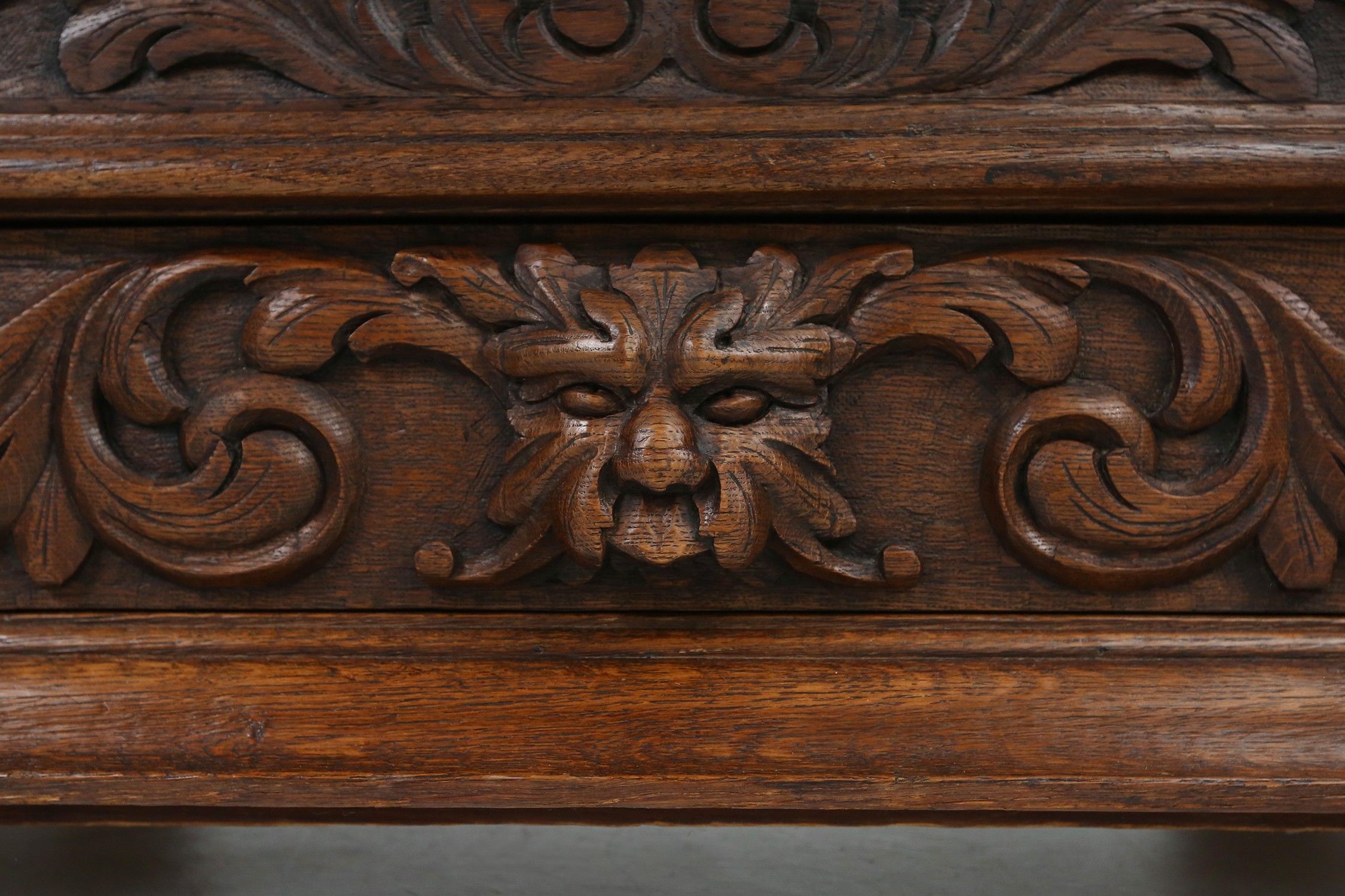 Richly decorated baroque style display case in oak, Belgium 20th centurythumbnail